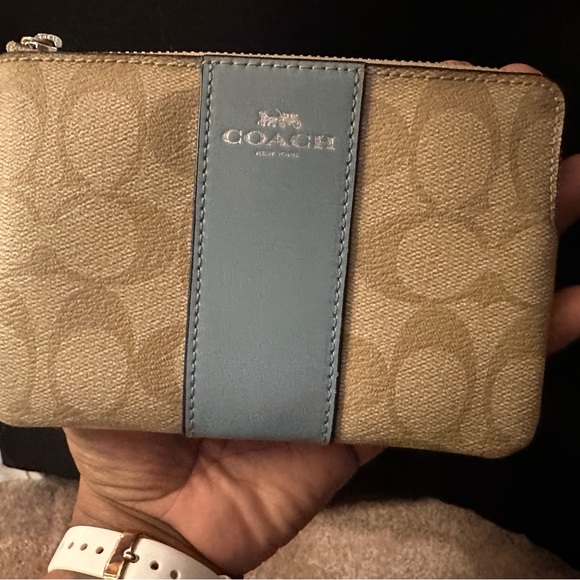 Coach wristlet - Picture 4 of 5
